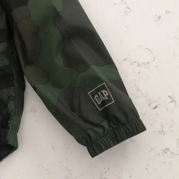 Camouflage Gap Kids Raincoat Size Small - Picture 2 of 5